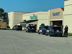 Alert: Report Of Police Detaining Suspect With Taser At Central Mall