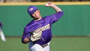 Baseball Completes Sweep of Southwestern with 10-1 Victory