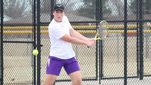 KWU Men's Tennis Wins 5th Straight, Sweeps Bethany 7-0