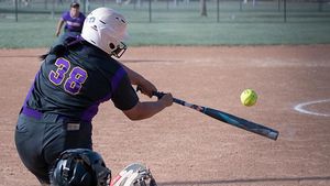 KWU Softball Extends Winning Streak with Sweep of Southwestern