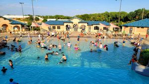 Kenwood Cove Pooch Plunge