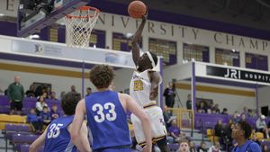 KWU Men’s Basketball Bounces Bruins 70-63