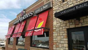 Tip A Cop at Applebee's