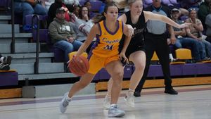 Ricks Leads KWU Coyotes to Rout of Stars 68-47