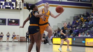 Women’s Basketball falls to Spires 59-55