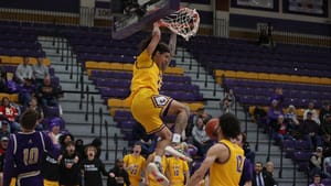 Coyotes cruise to eighth straight win downing Eagles 90-71