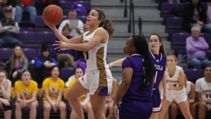 Women's Basketball rallies late, clips Avila 62-57