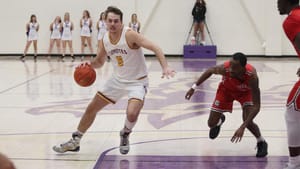 Hunter sets 3-point record, Murdock gets birthday present as Coyotes stop Bulldogs 75-65