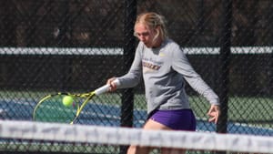 Women’s Tennis Ground Bluejays with 7-0 Win
