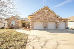 Home of the Day: Spacious & Well-Maintained Home in Stewart School District