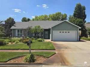 Updated Home with Bonus Family Room in Central Salina